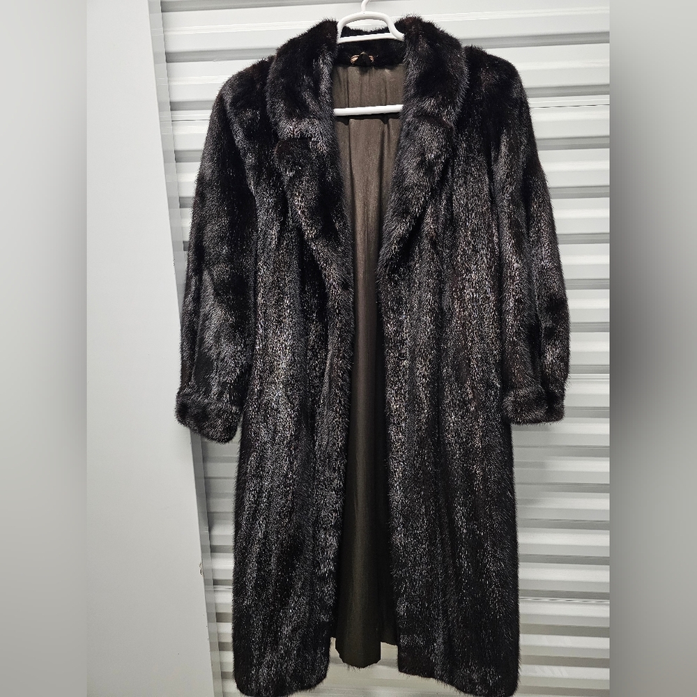 LUXURIOUS AUTHENTIC MINK FUR FULL LENGTH FUR COAT SIZE: LARGE possibly  XLARGE